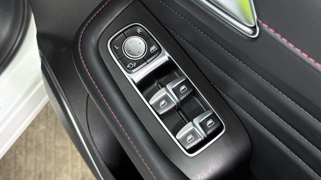 2023 MG HS Essence X, Automatic, 34056 km, Drivers Side Door Panel Controls