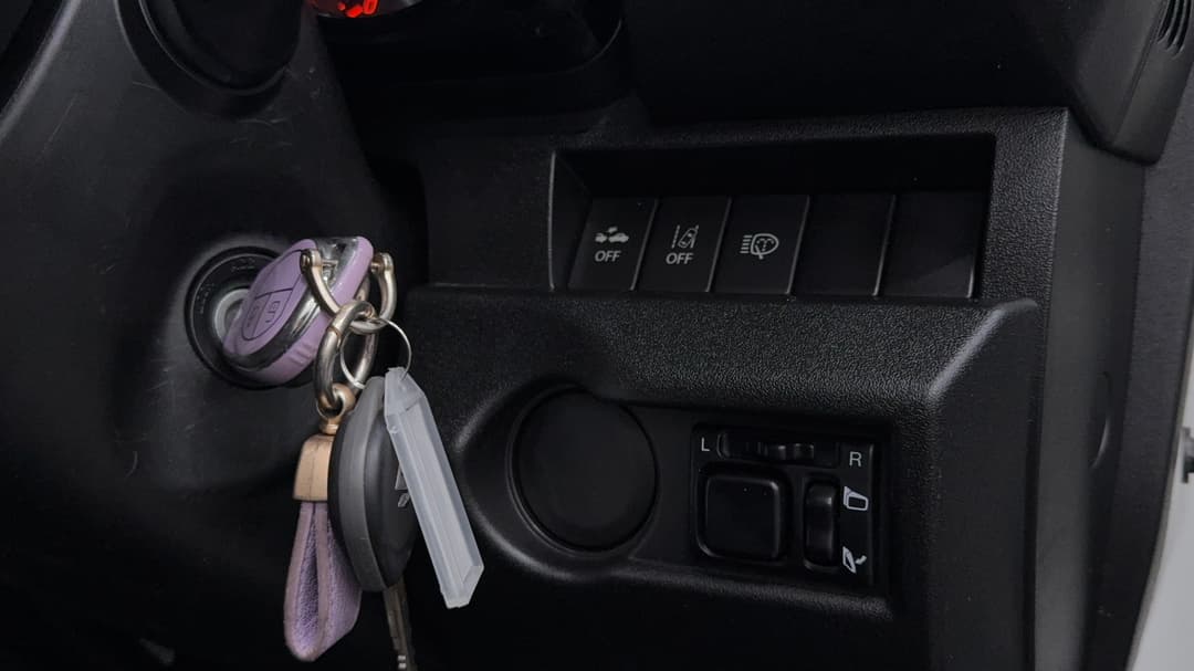 2023 Suzuki Jimny Glx, Manual, 35682 km, Utility Switches/Buttons