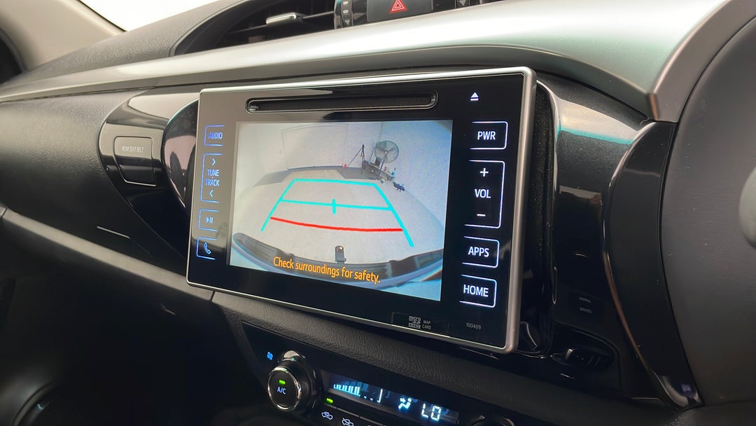 2016 Toyota Hilux Sr5 (4x4), Automatic, 100383 km, Parking Camera