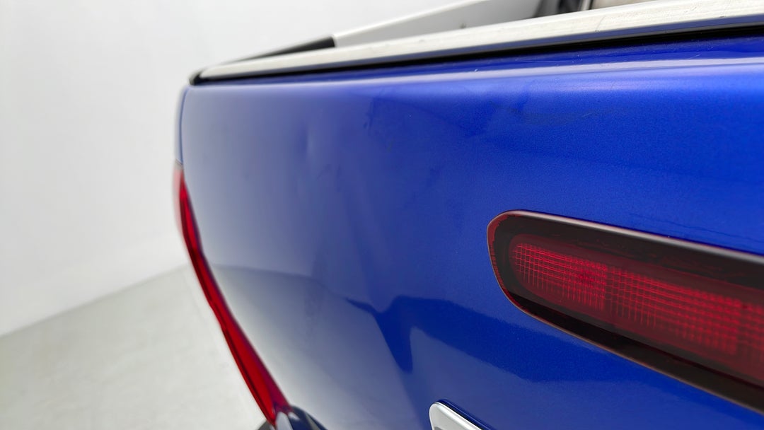 2016 Toyota Hilux Sr5 (4x4), Automatic, 100383 km, Boot / Tailgate Tailgate Dent