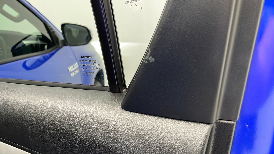 2016 Toyota Hilux Sr5 (4x4), Automatic, 100383 km, Doors Rear RHS Scratch