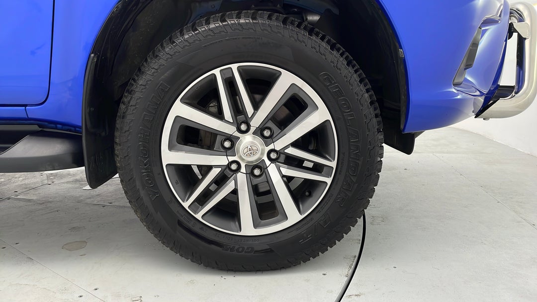2016 Toyota Hilux Sr5 (4x4), Automatic, 100383 km, Right Front Wheel