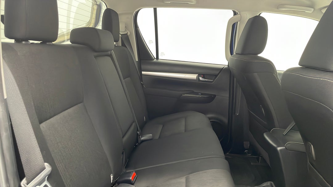 2016 Toyota Hilux Sr5 (4x4), Automatic, 100383 km, Right Side Rear Door Cabin View