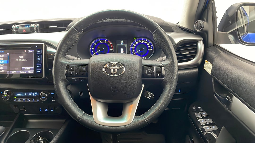 2016 Toyota Hilux Sr5 (4x4), Automatic, 100383 km, Steering Wheel Close-up