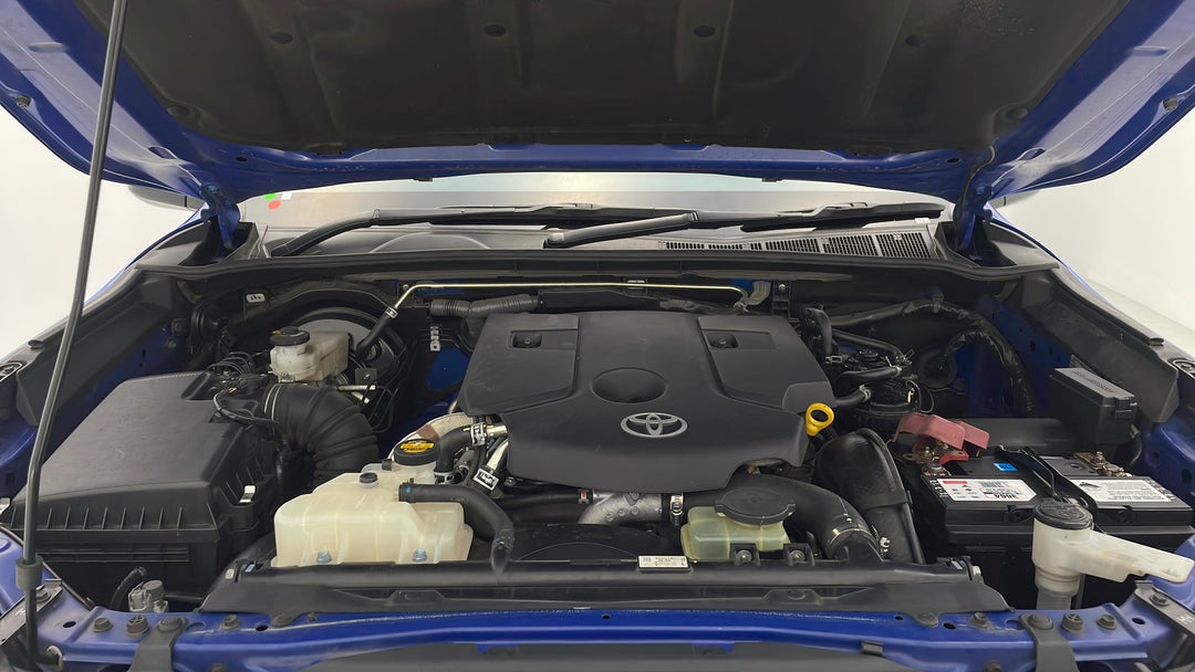 2016 Toyota Hilux Sr5 (4x4), Automatic, 100383 km, Open Bonnet (Engine)