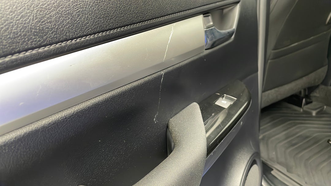 2016 Toyota Hilux Sr5 (4x4), Automatic, 100383 km, Doors Rear LHS Scratch