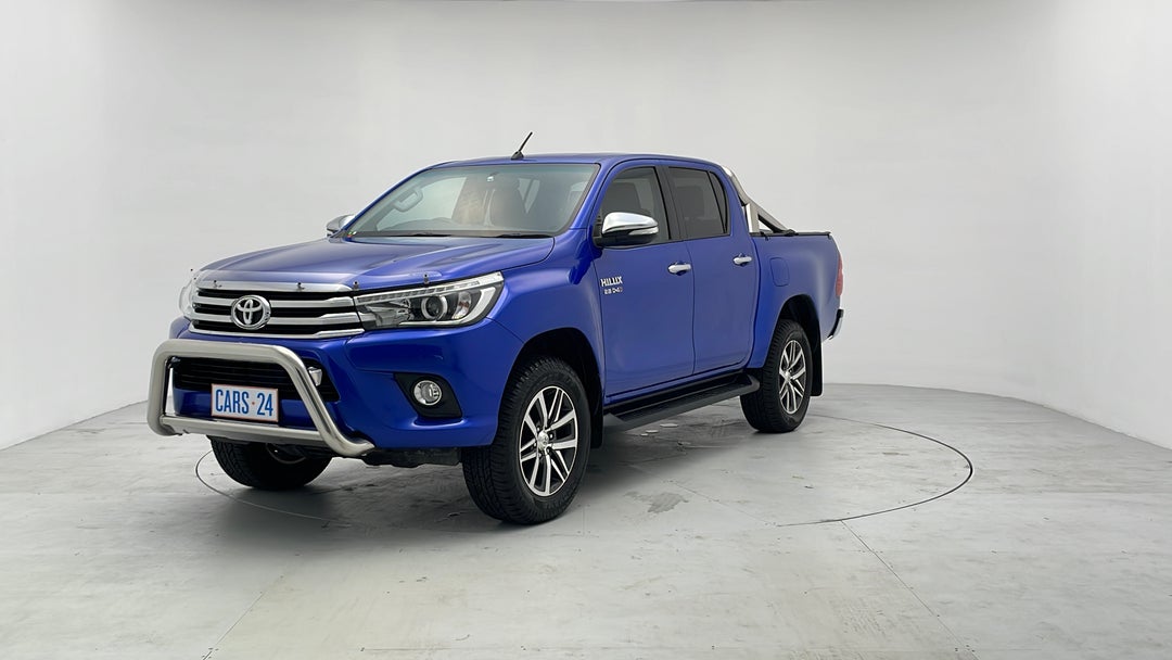 2016 Toyota Hilux Sr5 (4x4), Automatic, 100383 km, Left Front Diagonal (45- Degree) View