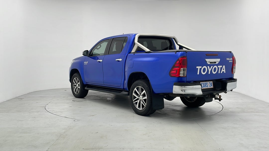 2016 Toyota Hilux Sr5 (4x4), Automatic, 100383 km, Left Back Diagonal (45- Degree) View