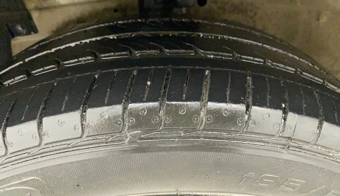 2012 Maruti Ertiga VXI, Petrol, Manual, 91,120 km, Left Front Tyre Tread