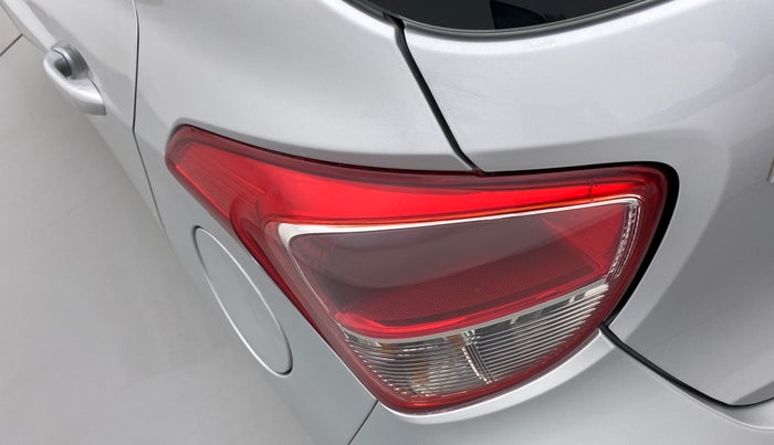 2018 Hyundai Grand i10 SPORTZ 1.2 KAPPA VTVT, Petrol, Manual, 38,961 km, Left tail light - Minor damage