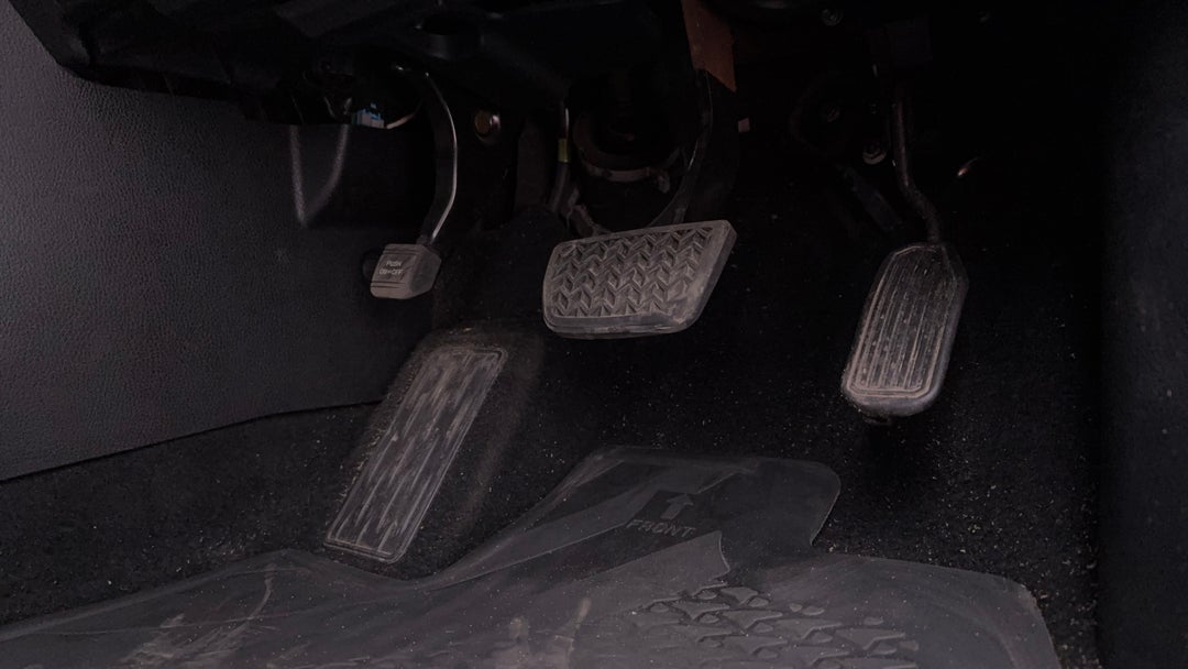 2015 Toyota Kluger Gx (4x2), Automatic, 108357 km, Pedals and Footmat