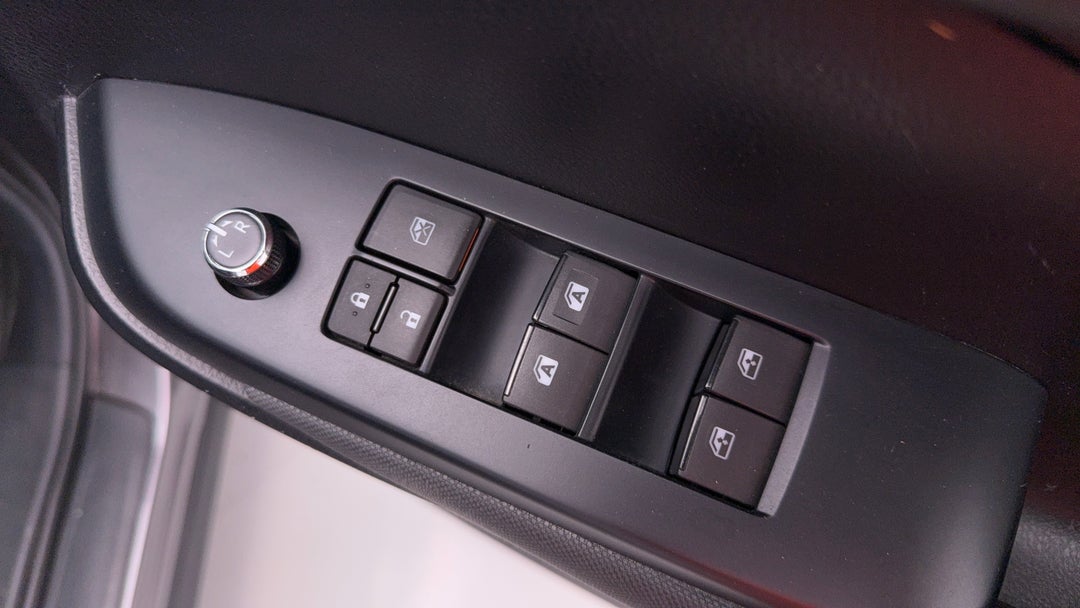 2015 Toyota Kluger Gx (4x2), Automatic, 108357 km, Drivers Side Door Panel Controls