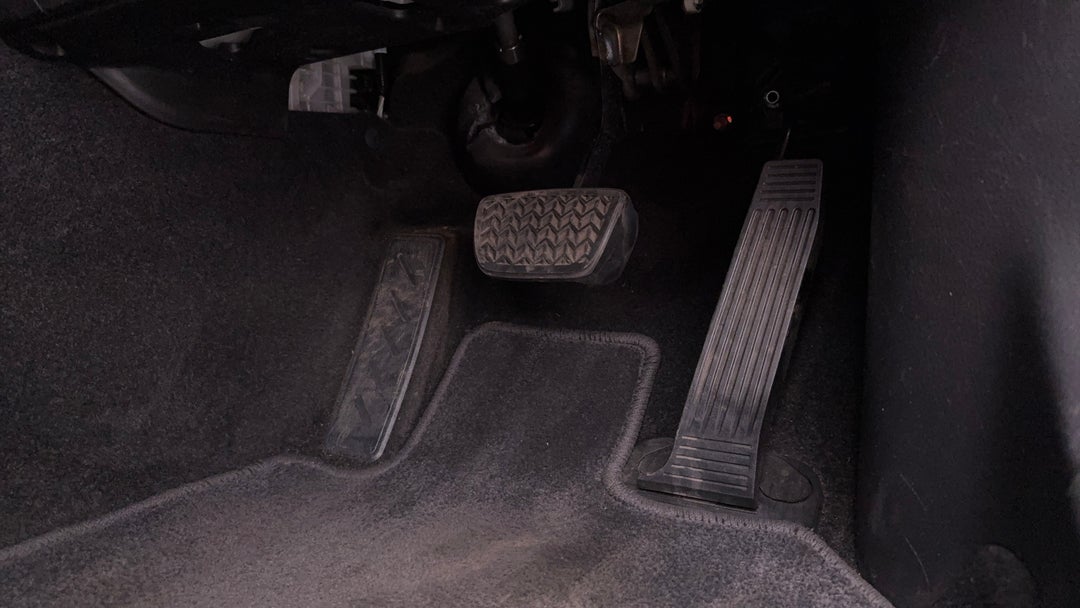 2021 Toyota Camry Ascent + Sat Nav Hybrid, Automatic, 111140 km, Pedals and Footmat