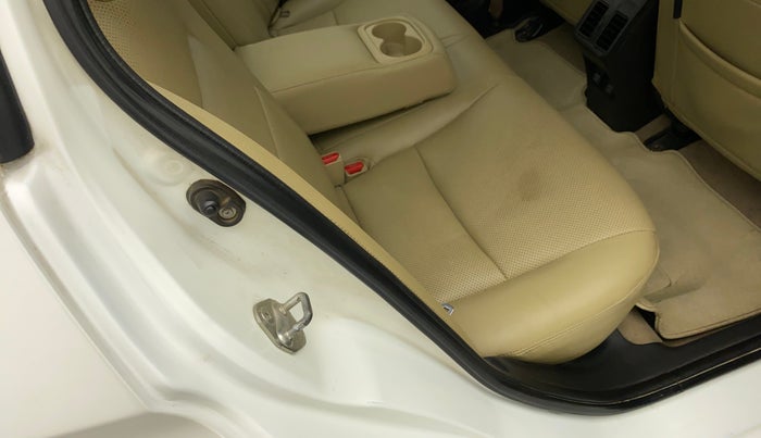 2015 Honda City 1.5L I-VTEC V MT, Petrol, Manual, 64,944 km, Right rear door - Beading has minor damage