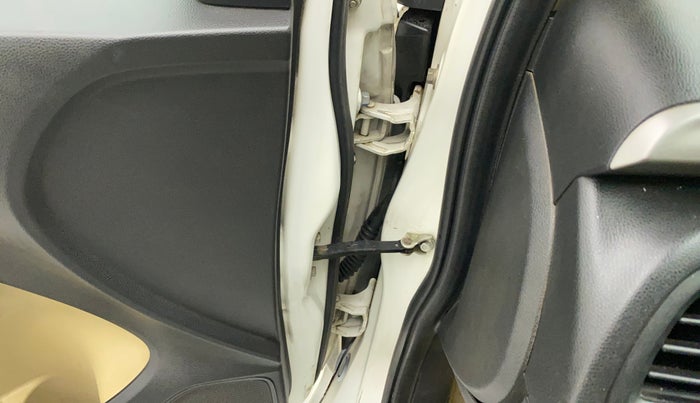 2015 Honda City 1.5L I-VTEC V MT, Petrol, Manual, 64,944 km, Front passenger door - Checker assembly is not working