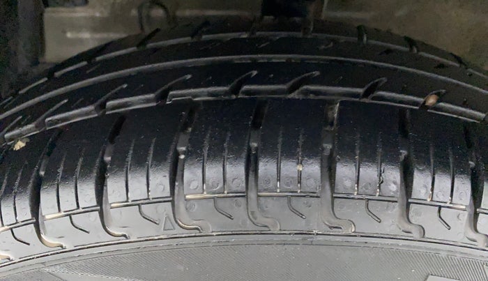 2015 Maruti Swift VXI D, Petrol, Manual, 58,489 km, Left Front Tyre Tread