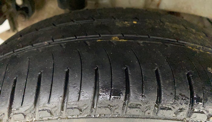 2018 Mahindra KUV 100 NXT K4+ P 6 STR, Petrol, Manual, 55,590 km, Right Rear Tyre Tread