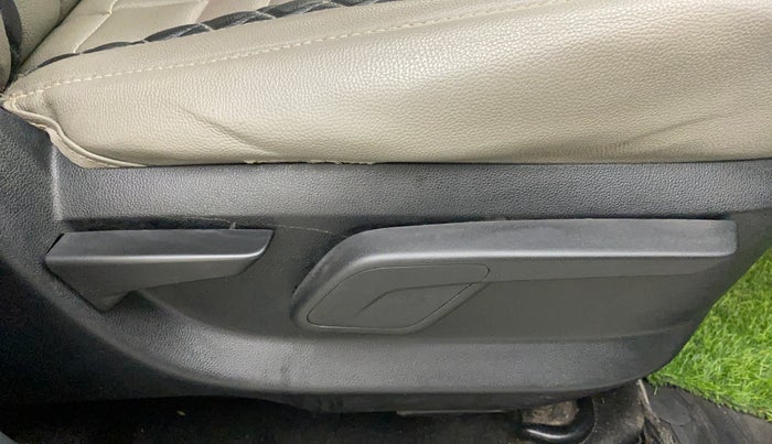 2018 Mahindra KUV 100 NXT K4+ P 6 STR, Petrol, Manual, 55,590 km, Driver Side Adjustment Panel