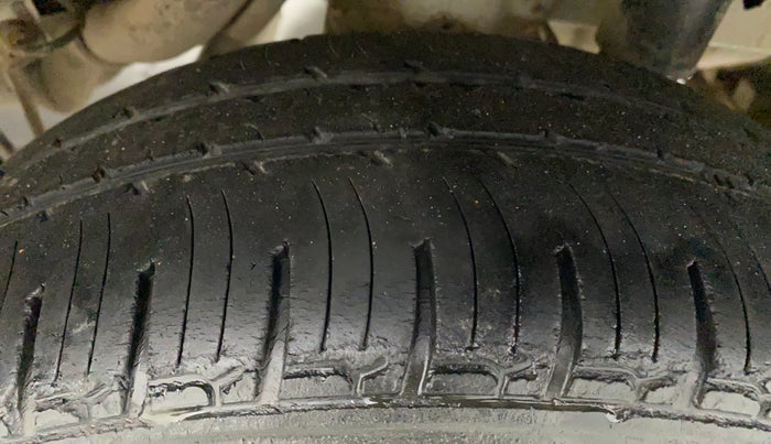 2018 Mahindra KUV 100 NXT K4+ P 6 STR, Petrol, Manual, 55,590 km, Left Rear Tyre Tread