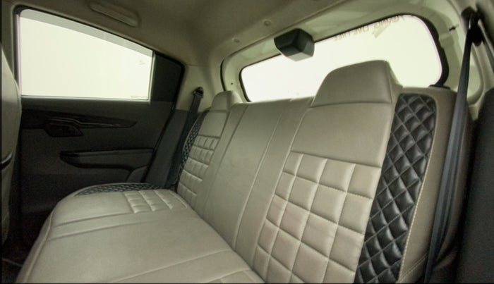 2018 Mahindra KUV 100 NXT K4+ P 6 STR, Petrol, Manual, 55,590 km, Right Side Rear Door Cabin