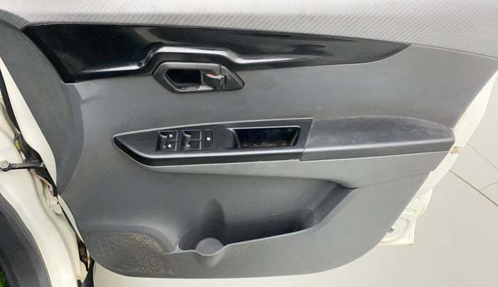 2018 Mahindra KUV 100 NXT K4+ P 6 STR, Petrol, Manual, 55,590 km, Driver Side Door Panels Control