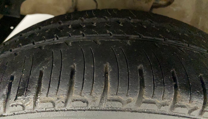 2018 Mahindra KUV 100 NXT K4+ P 6 STR, Petrol, Manual, 55,590 km, Left Front Tyre Tread