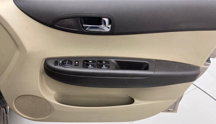 2014 Hyundai i20 SPORTZ 1.2 VTVT, Petrol, Manual, 49,500 km, Driver Side Door Panels Control