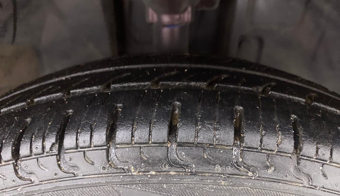 2017 Datsun Redi Go T (O), Petrol, Manual, 31,559 km, Right Front Tyre Tread