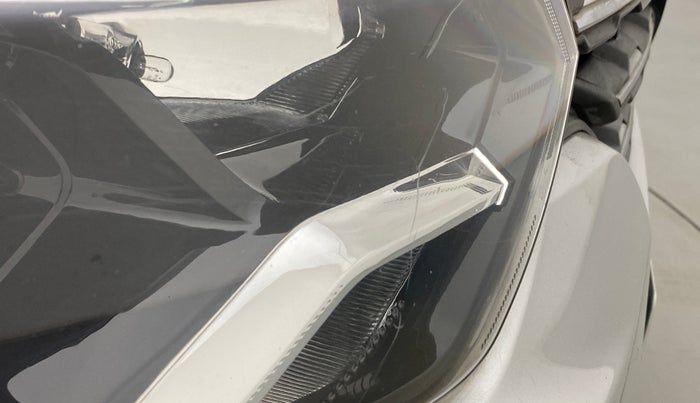 2019 Renault TRIBER RXZ, Petrol, Manual, 18,950 km, Right headlight - Minor scratches