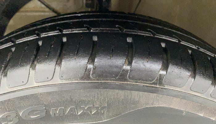 2019 Maruti Dzire LXI, Petrol, Manual, 21,671 km, Left Front Tyre Tread