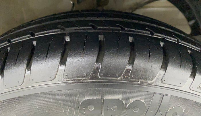 2019 Maruti Dzire LXI, Petrol, Manual, 21,671 km, Right Front Tyre Tread
