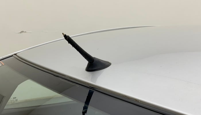 2011 Hyundai Verna FLUIDIC 1.4 VTVT, Petrol, Manual, 49,908 km, Roof - Antenna has minor damage