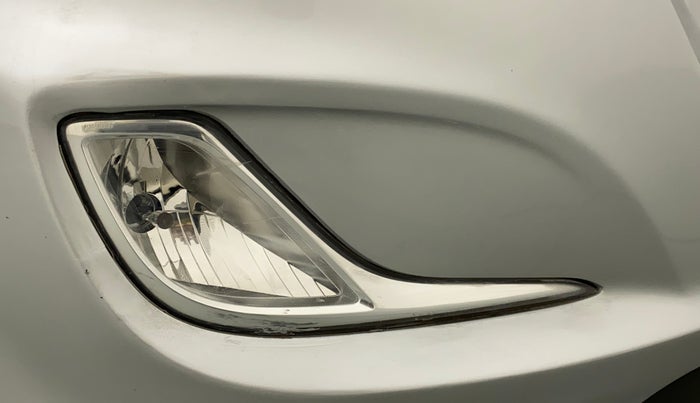 2011 Hyundai Verna FLUIDIC 1.4 VTVT, Petrol, Manual, 49,908 km, Right fog light - Not fixed properly