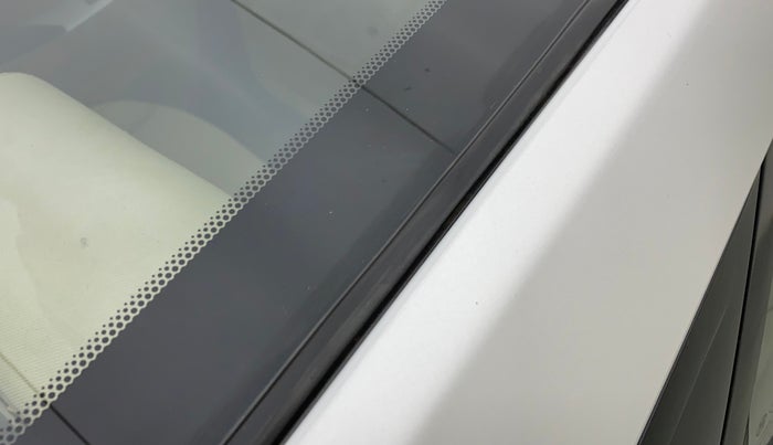 2011 Hyundai Verna FLUIDIC 1.4 VTVT, Petrol, Manual, 49,908 km, Right C pillar - Paint is slightly faded