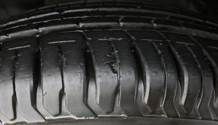 2020 Tata ALTROZ XE 1.2, Petrol, Manual, 3,067 km, Left Front Tyre Tread
