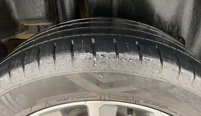 2019 Maruti Ciaz ALPHA 1.5 MT VTVT SHVS, Petrol, Manual, 28,790 km, Right Rear Tyre Tread