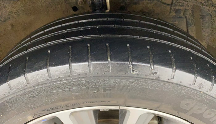 2019 Maruti Ciaz ALPHA 1.5 MT VTVT SHVS, Petrol, Manual, 28,790 km, Right Front Tyre Tread