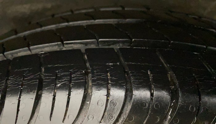 2015 Maruti Wagon R 1.0 VXI, Petrol, Manual, 60,497 km, Left Rear Tyre Tread