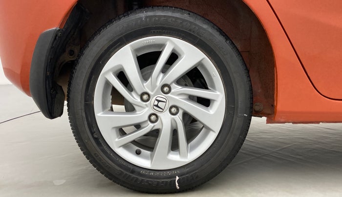 2015 Honda Jazz 1.2 V AT, Petrol, Automatic, 35,530 km, Right Rear Wheel