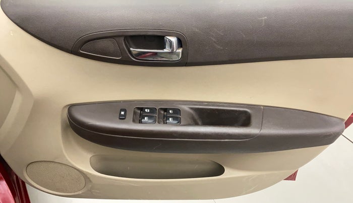 2010 Hyundai i20 MAGNA (O) 1.2, Petrol, Manual, 65,702 km, Driver Side Door Panels Control