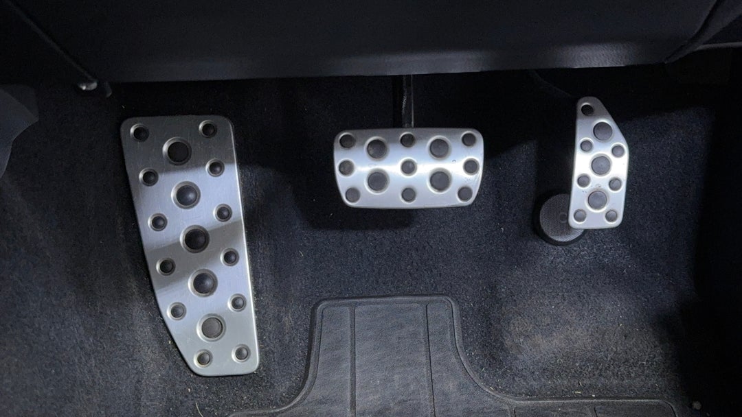 2021 Subaru Outback AWD Touring, Automatic, 91597 km, Pedals and Footmat