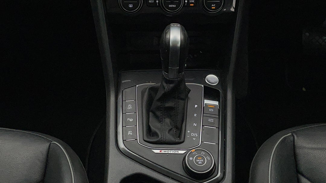 2018 Volkswagen Tiguan 132 Tsi Comfortline, Automatic, 118238 km, Gear Lever 