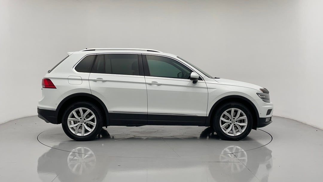 2018 Volkswagen Tiguan 132 Tsi Comfortline, Automatic, 118238 km, Right Side View