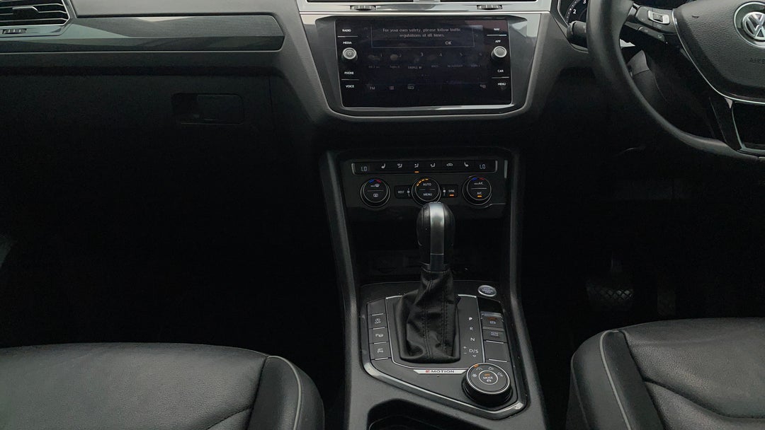 2018 Volkswagen Tiguan 132 Tsi Comfortline, Automatic, 118238 km, Center Console