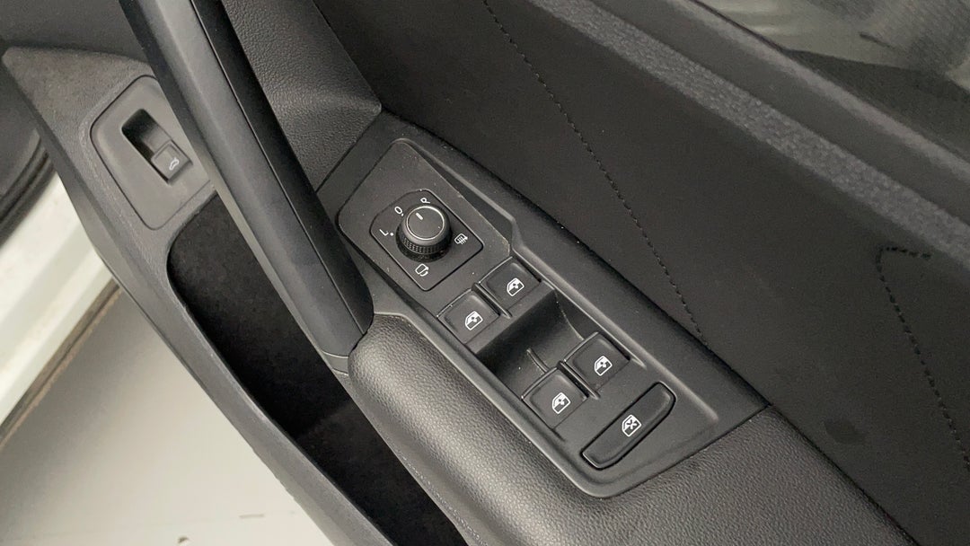 2018 Volkswagen Tiguan 132 Tsi Comfortline, Automatic, 118238 km, Drivers Side Door Panel Controls