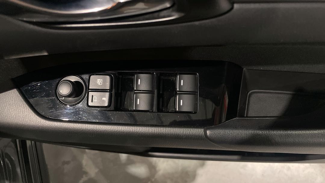 2018 Mazda CX-5 Maxx Sport (4x2), Automatic, 76738 km, Drivers Side Door Panel Controls