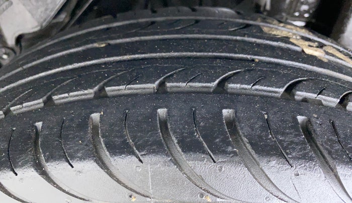 2018 Ford Figo Aspire 1.2 TITANIUM PETROL, Petrol, Manual, 33,815 km, Left Rear Tyre Tread