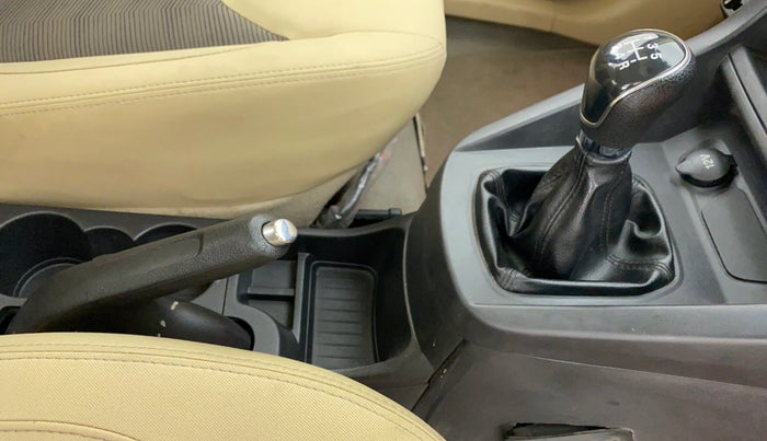 2018 Ford Figo Aspire 1.2 TITANIUM PETROL, Petrol, Manual, 33,815 km, Gear Lever