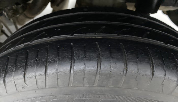 2016 Mahindra Kuv100 K4 6 STR, Petrol, Manual, 64,630 km, Left Rear Tyre Tread