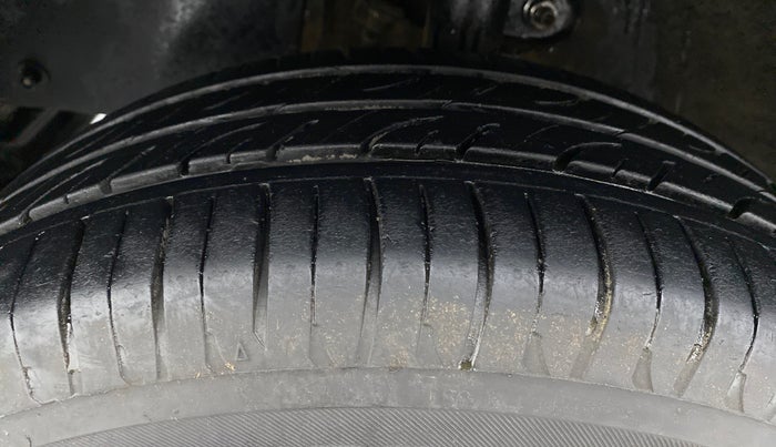 2016 Mahindra Kuv100 K4 6 STR, Petrol, Manual, 64,630 km, Left Front Tyre Tread